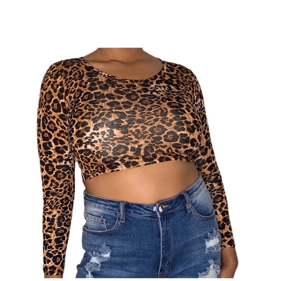 Animal Pattern Cropped Plus Size Top - Picture 2 of 3